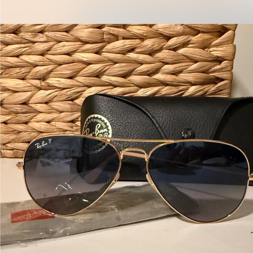 Ray-Ban Aviator Sunglasses with Gold Frame and Dark Lenses